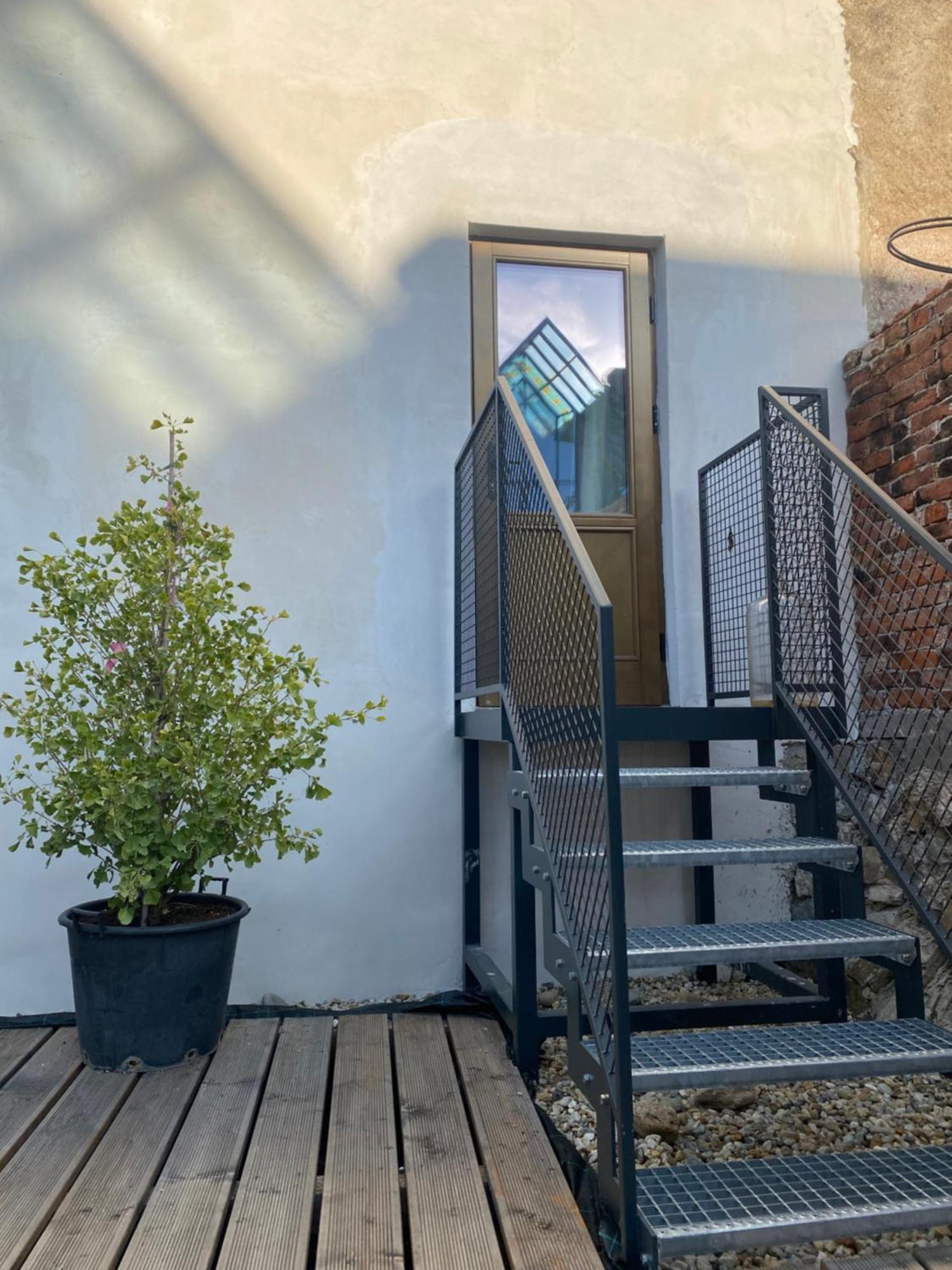Apartment By The City Wall Кошице Экстерьер фото